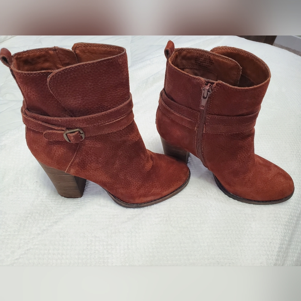 LUCKY BRAND SHORT BROWN BOOTS